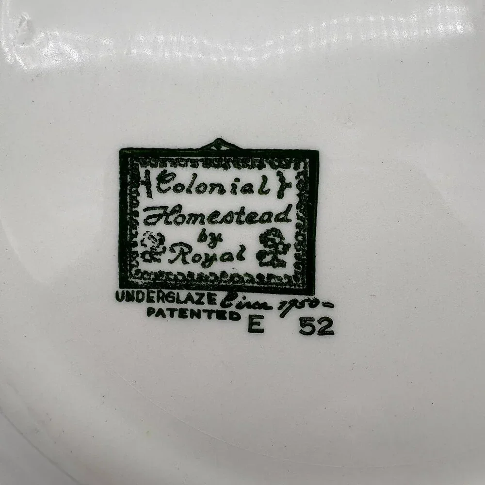 Pre-Owned Vintage Green and White Colonial Homestead By Royal Dinner Plate.